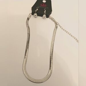 New Silver Tone Choker Necklace With Extender and Matching Earrings.